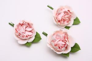 Бутоньерка с пионовидной розой