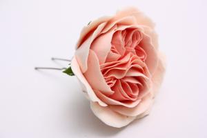 Шпилька с пионовидной розой