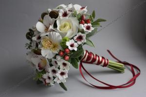 Свадебный букет из орхидей, викторианских роз и стефонотисов