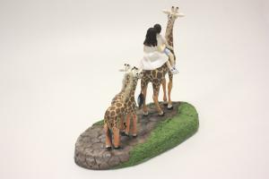 Скульптурная миниатюра с жирафами